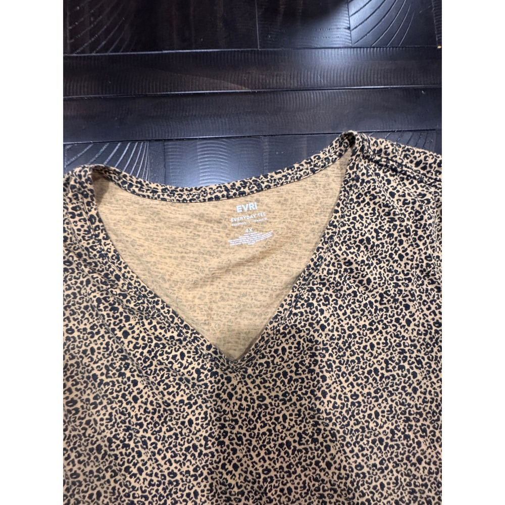 EVRI Everyday Tee Womens 4X Leopard Print Long Sleeve V-Neck Relaxed Fit Top - Picture 3 of 6